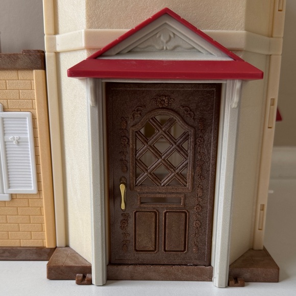 Calico Critters Charming Red Roof Dollhouse - Picture 3 of 16